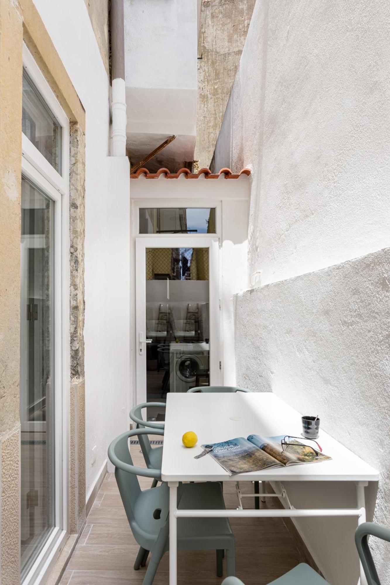 Pateo Renato Baptista 2-br In Arroios Lisboa